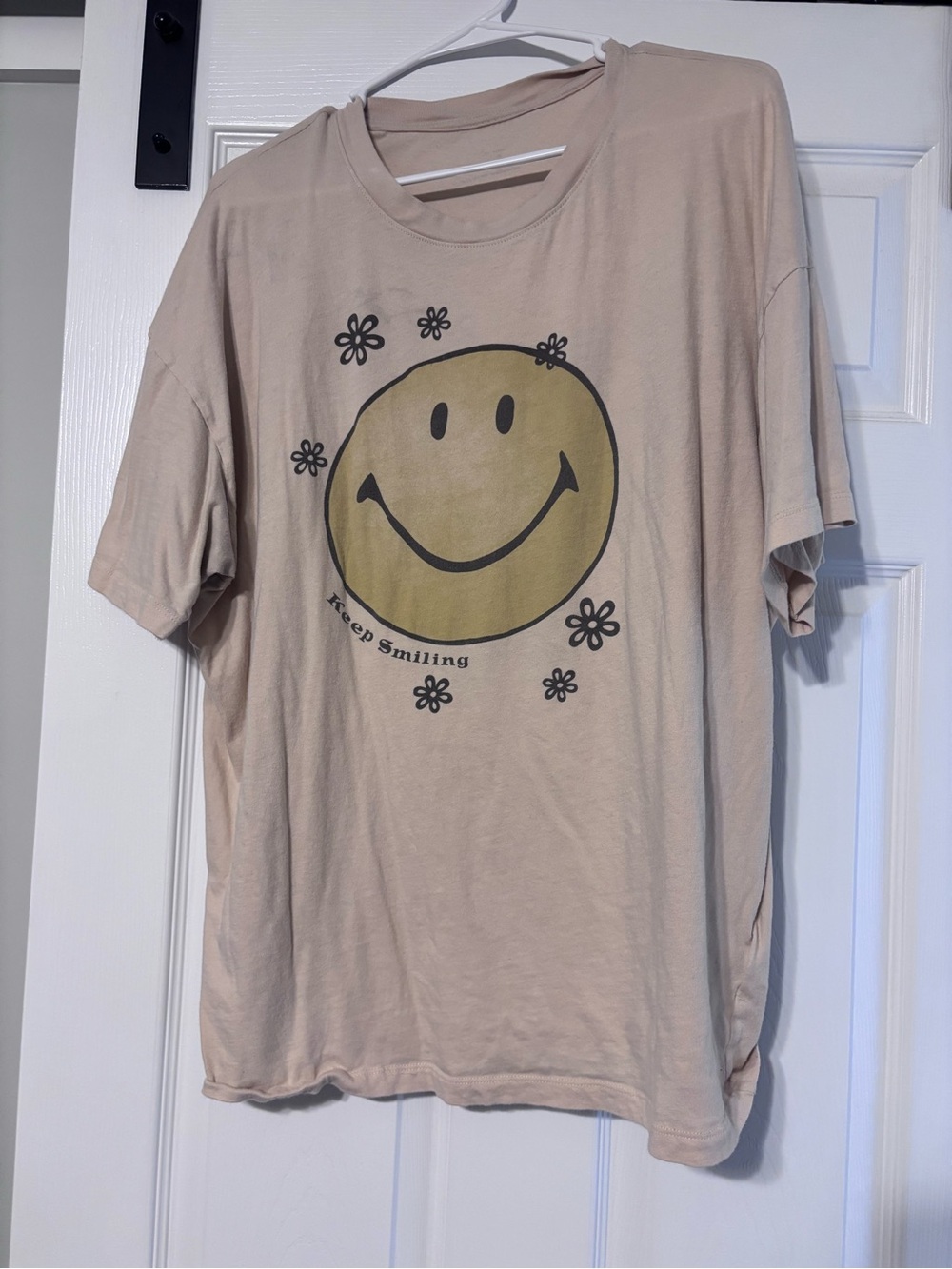 American Eagle Beige 'Keep Smiling' Graphic Tee